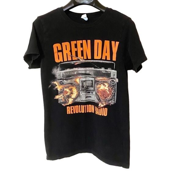 Green Day Women’s Black Revolution Radio Graphic Shirt Sz XS - Picture 1 of 8